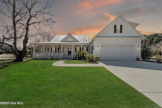 4438 Glenscape Ln, Saint James, NC 28461