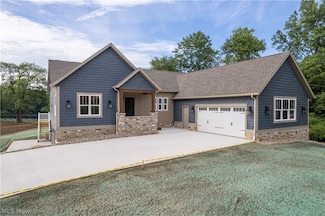 5796 Springlake Rd NW, Canton, OH 44718