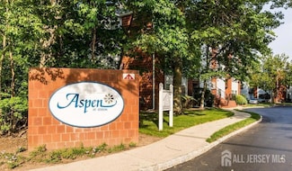 63 Boulder Dr, Edison, NJ 08817