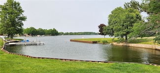 27 & 29 Prahls Dr, Neoga, IL 62447