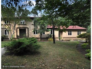 135 Adirondack Dr, East Greenwich, RI 02818