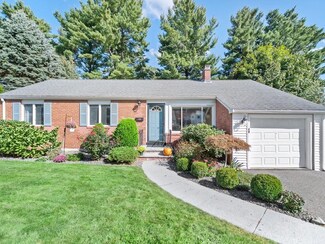 40 Augustus Rd, Waltham, MA 02452