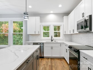 131 Wyatt Andrew Dr, Mills River, NC 28759