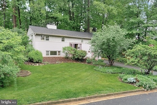 3608 Whispering Ln, Falls Church, VA 22041