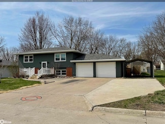 209 Windwood Dr, Carroll, IA 51401