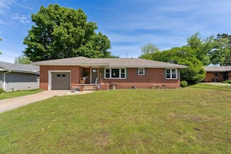 828 E 6th St, Cushing, OK 74023