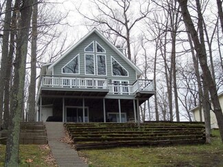 702 N Jackpine Rd, Fountain, MI 49410