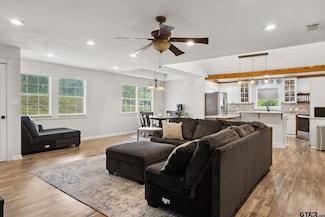 118 Lynn Creek Dr, Mabank, TX 75156