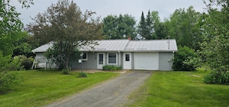 20 Oosoola St, Norridgewock, ME 04957