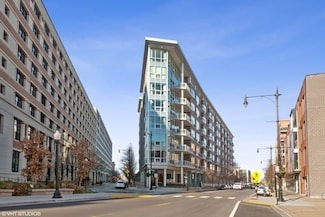 845 N Kingsbury St Unit 201, Chicago, IL 60610