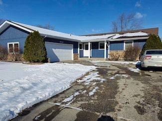 936 Seneca Dr, Crown Point, IN 46307