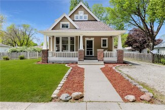 114 N 8th Ave, Winterset, IA 50273