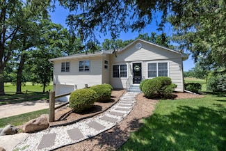 9201 Spring Street Rd, Cary, IL 60013