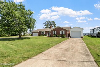216 Bayshore Dr, Elizabeth City, NC 27909