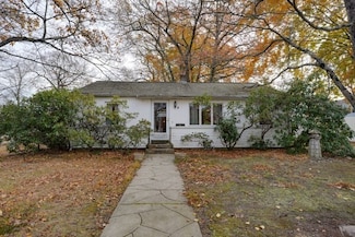 42 Lantern Ln, Burlington, MA 01803