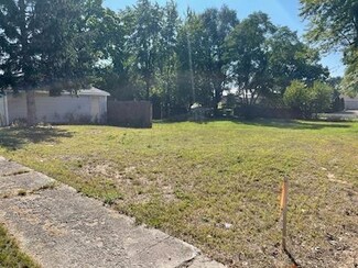 25 E Grove St, Wheatfield, IN 46392