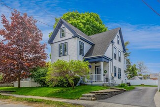 11 Whittier St, Amesbury, MA 01913