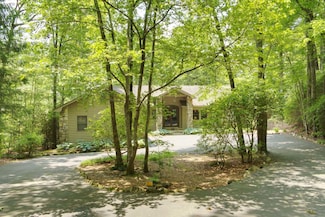 545 S East Shore Dr, Lake Toxaway, NC 28747