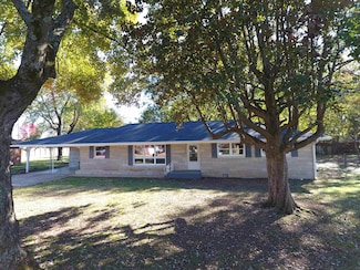 402 W Lasalle Ave, Muscle Shoals, AL 35661