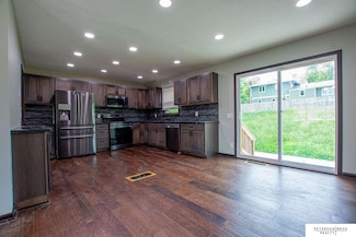 12111 Miami St, Omaha, NE 68164