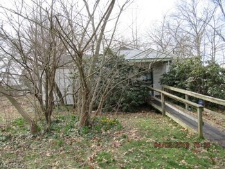1370 Hardesty Blvd, Akron, OH 44320