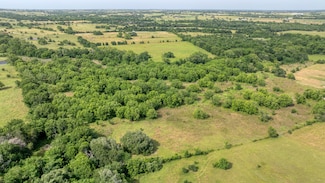 8 Orchard Oaks Ln, Brenham, TX 77833