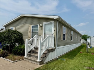 1218 Maplewood Dr, Lockport, NY 14094