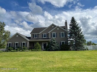 13 Fielding Ln, Watervliet, NY 12189