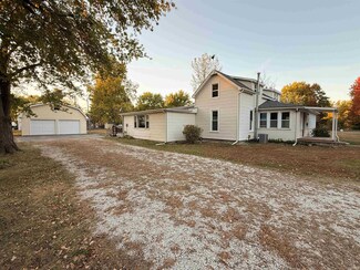 1023 N Hathaway St, Winamac, IN 46996
