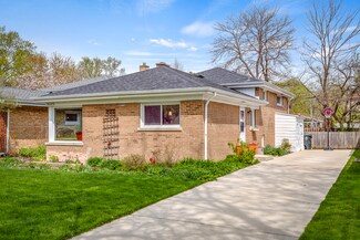 9325 Ewing Ave, Evanston, IL 60203