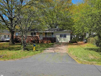 118 Sulphur Springs Dr, Greenville, SC 29617