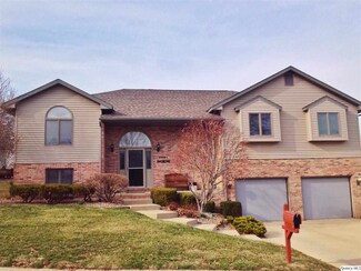 5421 Watchtower Dr, Quincy, IL 62305