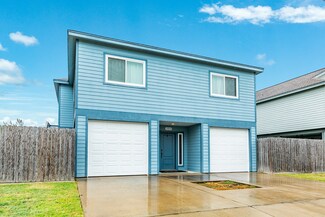 12832 E Conquistador Dr, Galveston, TX 77554