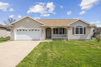 1770 North Dr, Ely, IA 52227