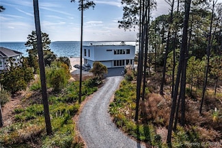 448 Windjammer Ln, White Stone, VA 22578