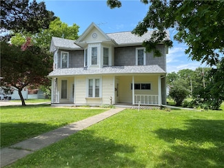 902 1st St, Charleston, IL 61920