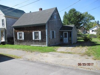 61 5th St, Old Town, ME 04468