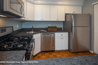90 Quince Ct, Red Bank, NJ 07701