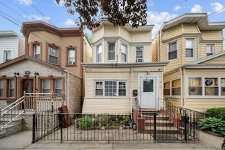 8564 79th St, Woodhaven, NY 11421