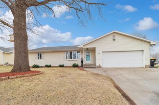614 S 10th St, Adel, IA 50003