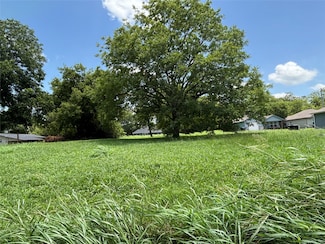 1018 Clark St, Greenville, TX 75401
