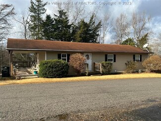 2728 Cross Creek Rd, Buffalo, WV 25033