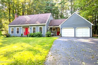 48 Fieldstone Dr, Gansevoort, NY 12831