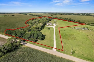 9725 N Webb Rd, Valley Center, KS 67147
