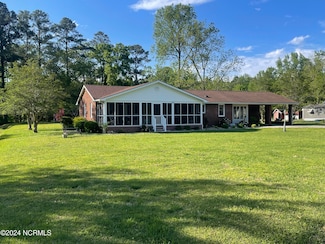 114 N 7th St, Creswell, NC 27928