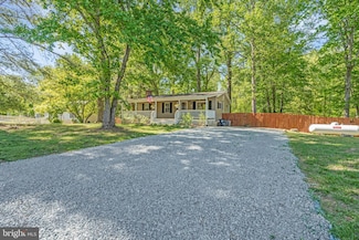 7 Hidden Lake Dr, Stafford, VA 22556