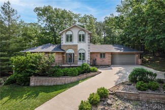 1256 Grand View Dr, Sunrise Beach, MO 65079