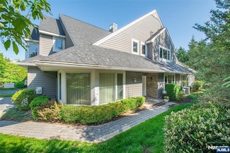 164 Brewster Rd, Wyckoff, NJ 07481