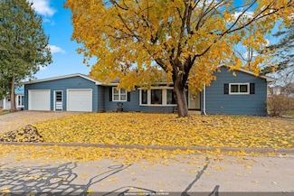716 Meadow Ln, Manawa, WI 54949