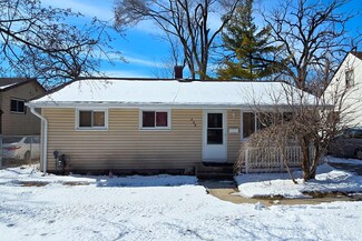 408 S Seymour Ave, Mundelein, IL 60060